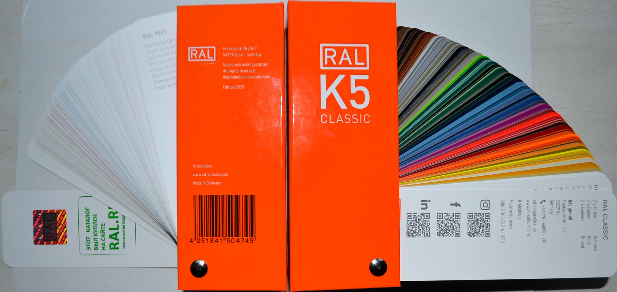 Книга новый рал северный лис. RAL Classic 3012. 1d904s2002 порошковая краска RAL 2002 pe (гл. Глян. 25кг). Рал 6039. RAL Classic 7033 - цементно-белый.